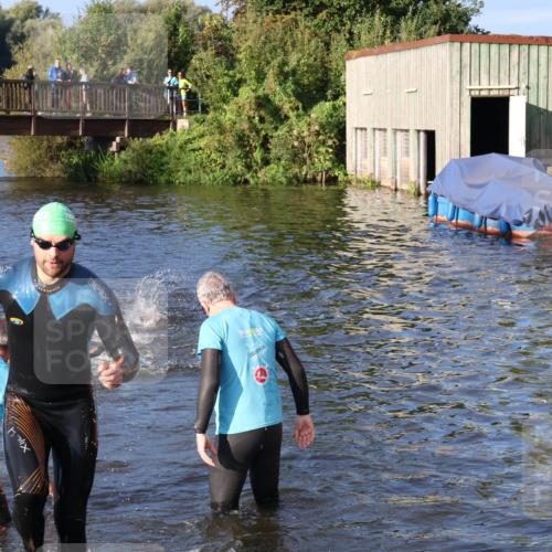 31.08.2025 - Elbe Triathlon Hamburg Luisa Fischer http://msf.ph/oto/8671788 31.08.2025 08:32:33 Schwimmen 225, 234 meine-sportfotos.de