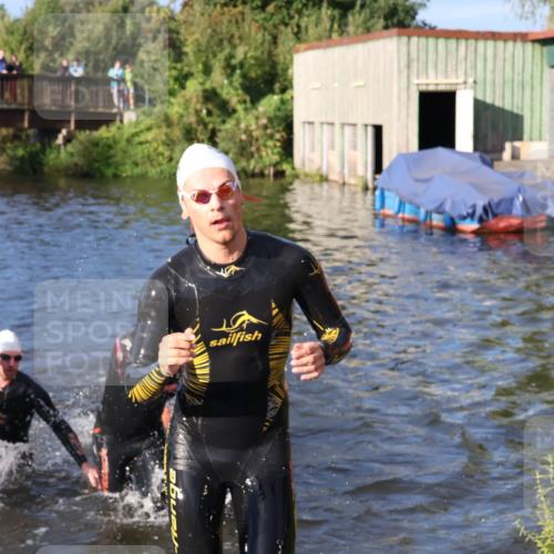 31.08.2025 - Elbe Triathlon Hamburg Luisa Fischer http://msf.ph/oto/8671842 31.08.2025 08:32:41 Schwimmen 181, 215, 231, 234, 237 meine-sportfotos.de