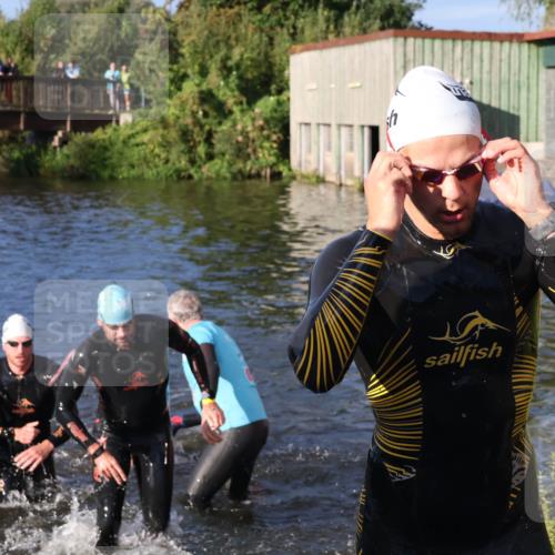 31.08.2025 - Elbe Triathlon Hamburg Luisa Fischer http://msf.ph/oto/8671848 31.08.2025 08:32:42 Schwimmen 181, 215, 231, 234, 237 meine-sportfotos.de