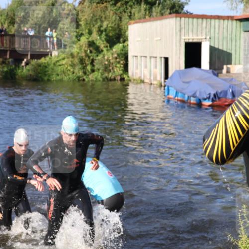 31.08.2025 - Elbe Triathlon Hamburg Luisa Fischer http://msf.ph/oto/8671851 31.08.2025 08:32:42 Schwimmen 181, 215, 231, 234, 237 meine-sportfotos.de