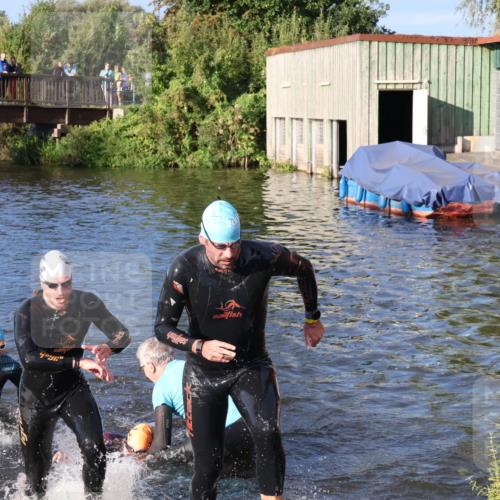 31.08.2025 - Elbe Triathlon Hamburg Luisa Fischer http://msf.ph/oto/8671859 31.08.2025 08:32:43 Schwimmen 181, 215, 231, 234, 237 meine-sportfotos.de