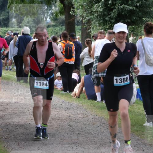 31.08.2025 - Elbe Triathlon Hamburg Luisa Fischer http://msf.ph/oto/8671881 31.08.2025 12:00:24 Laufen 1486, 1324, 1386 meine-sportfotos.de