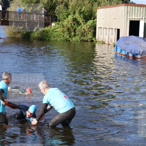 31.08.2025 - Elbe Triathlon Hamburg Luisa Fischer http://msf.ph/oto/8671915 31.08.2025 08:33:30 Schwimmen 195, 198 meine-sportfotos.de