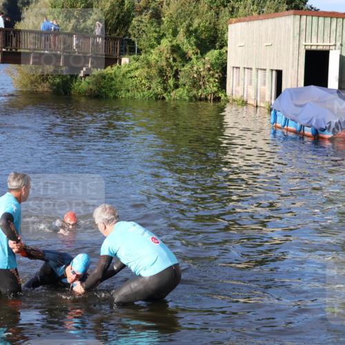 31.08.2025 - Elbe Triathlon Hamburg Luisa Fischer http://msf.ph/oto/8671918 31.08.2025 08:33:30 Schwimmen 195, 198 meine-sportfotos.de