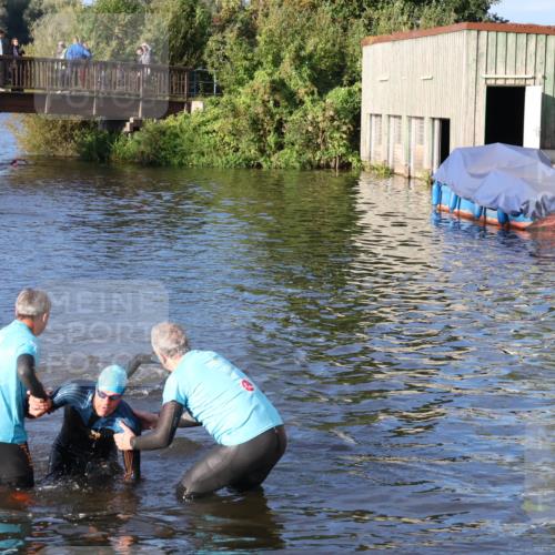31.08.2025 - Elbe Triathlon Hamburg Luisa Fischer http://msf.ph/oto/8671923 31.08.2025 08:33:31 Schwimmen 195, 198 meine-sportfotos.de