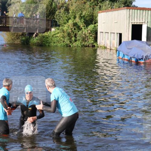 31.08.2025 - Elbe Triathlon Hamburg Luisa Fischer http://msf.ph/oto/8671926 31.08.2025 08:33:31 Schwimmen 195, 198 meine-sportfotos.de