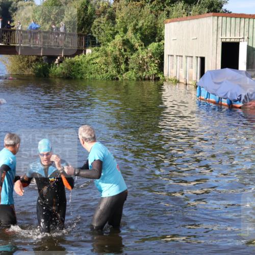31.08.2025 - Elbe Triathlon Hamburg Luisa Fischer http://msf.ph/oto/8671928 31.08.2025 08:33:32 Schwimmen 195, 198 meine-sportfotos.de