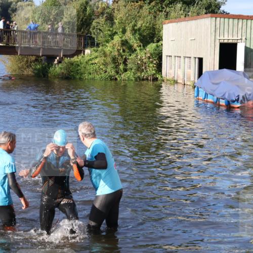 31.08.2025 - Elbe Triathlon Hamburg Luisa Fischer http://msf.ph/oto/8671931 31.08.2025 08:33:32 Schwimmen 195, 198 meine-sportfotos.de