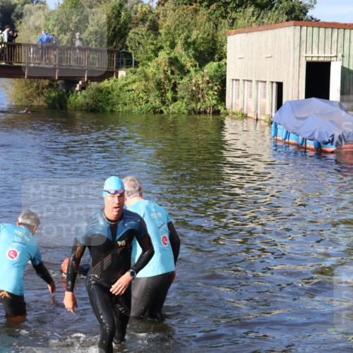 31.08.2025 - Elbe Triathlon Hamburg Luisa Fischer http://msf.ph/oto/8671939 31.08.2025 08:33:33 Schwimmen 195, 198 meine-sportfotos.de