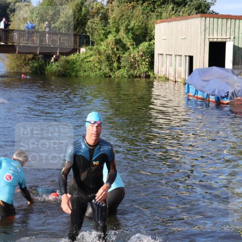 31.08.2025 - Elbe Triathlon Hamburg Luisa Fischer http://msf.ph/oto/8671944 31.08.2025 08:33:34 Schwimmen 195, 198 meine-sportfotos.de