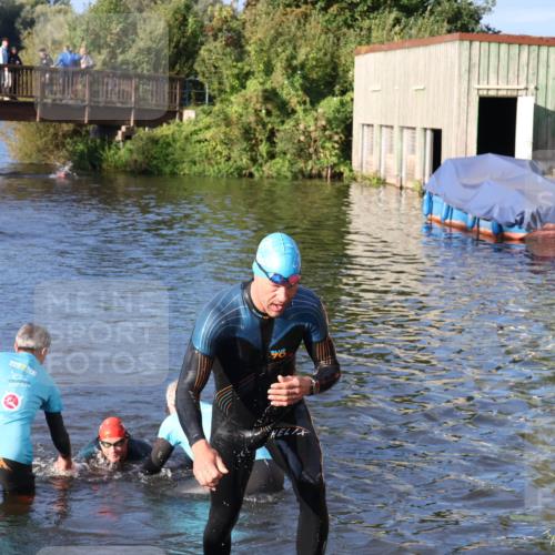 31.08.2025 - Elbe Triathlon Hamburg Luisa Fischer http://msf.ph/oto/8671953 31.08.2025 08:33:35 Schwimmen 195, 198 meine-sportfotos.de