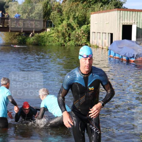 31.08.2025 - Elbe Triathlon Hamburg Luisa Fischer http://msf.ph/oto/8671958 31.08.2025 08:33:35 Schwimmen 195, 198 meine-sportfotos.de
