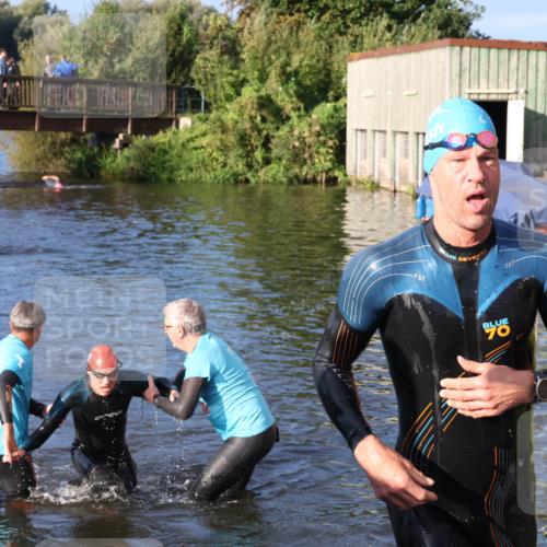 31.08.2025 - Elbe Triathlon Hamburg Luisa Fischer http://msf.ph/oto/8671964 31.08.2025 08:33:36 Schwimmen 195, 198 meine-sportfotos.de