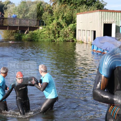 31.08.2025 - Elbe Triathlon Hamburg Luisa Fischer http://msf.ph/oto/8671966 31.08.2025 08:33:36 Schwimmen 195, 198 meine-sportfotos.de