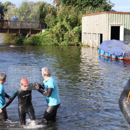 31.08.2025 - Elbe Triathlon Hamburg Luisa Fischer http://msf.ph/oto/8671970 31.08.2025 08:33:37 Schwimmen 195, 198 meine-sportfotos.de