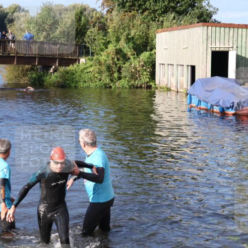31.08.2025 - Elbe Triathlon Hamburg Luisa Fischer http://msf.ph/oto/8671972 31.08.2025 08:33:37 Schwimmen 195, 198 meine-sportfotos.de