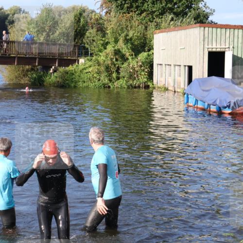 31.08.2025 - Elbe Triathlon Hamburg Luisa Fischer http://msf.ph/oto/8671979 31.08.2025 08:33:38 Schwimmen 195, 198 meine-sportfotos.de