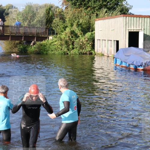 31.08.2025 - Elbe Triathlon Hamburg Luisa Fischer http://msf.ph/oto/8671981 31.08.2025 08:33:38 Schwimmen 195, 198 meine-sportfotos.de