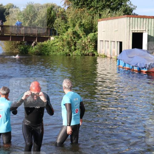 31.08.2025 - Elbe Triathlon Hamburg Luisa Fischer http://msf.ph/oto/8671984 31.08.2025 08:33:38 Schwimmen 195, 198 meine-sportfotos.de