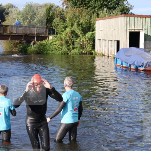 31.08.2025 - Elbe Triathlon Hamburg Luisa Fischer http://msf.ph/oto/8671986 31.08.2025 08:33:39 Schwimmen 195, 198 meine-sportfotos.de