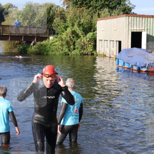31.08.2025 - Elbe Triathlon Hamburg Luisa Fischer http://msf.ph/oto/8671991 31.08.2025 08:33:39 Schwimmen 195, 198 meine-sportfotos.de