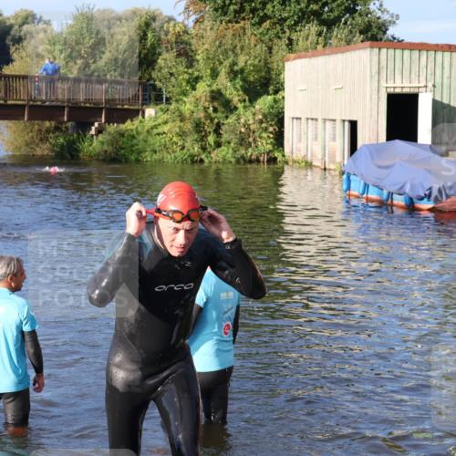31.08.2025 - Elbe Triathlon Hamburg Luisa Fischer http://msf.ph/oto/8671994 31.08.2025 08:33:40 Schwimmen 195 meine-sportfotos.de