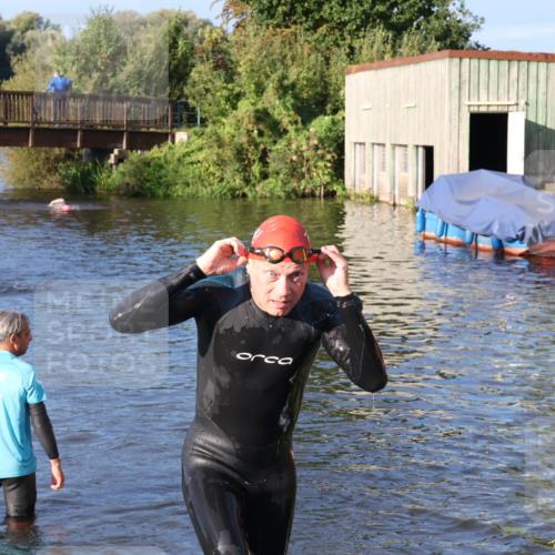 31.08.2025 - Elbe Triathlon Hamburg Luisa Fischer http://msf.ph/oto/8671996 31.08.2025 08:33:40 Schwimmen 195 meine-sportfotos.de