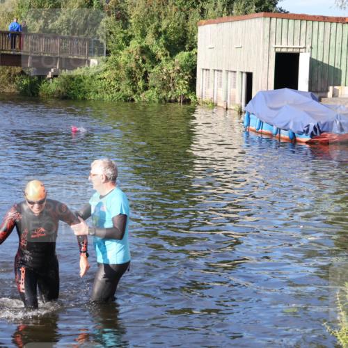 31.08.2025 - Elbe Triathlon Hamburg Luisa Fischer http://msf.ph/oto/8672019 31.08.2025 08:33:58 Schwimmen 168 meine-sportfotos.de