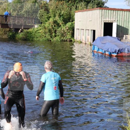 31.08.2025 - Elbe Triathlon Hamburg Luisa Fischer http://msf.ph/oto/8672026 31.08.2025 08:33:59 Schwimmen 168 meine-sportfotos.de
