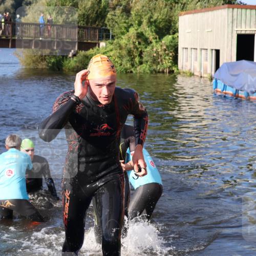 31.08.2025 - Elbe Triathlon Hamburg Luisa Fischer http://msf.ph/oto/8672082 31.08.2025 08:34:25 Schwimmen 175, 177, 193, 199, 239 meine-sportfotos.de