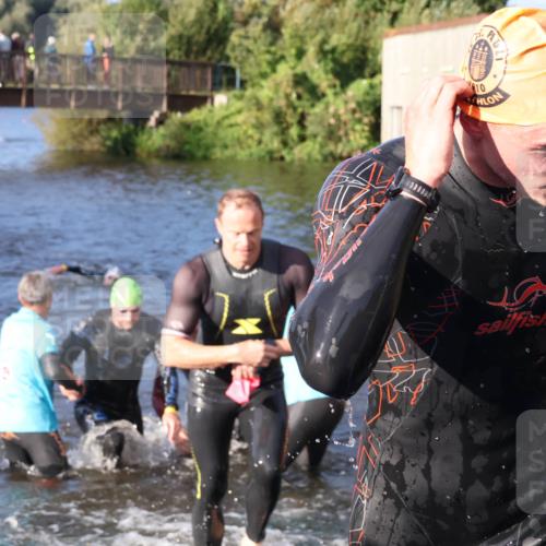 31.08.2025 - Elbe Triathlon Hamburg Luisa Fischer http://msf.ph/oto/8672087 31.08.2025 08:34:25 Schwimmen 175, 177, 193, 199, 239 meine-sportfotos.de