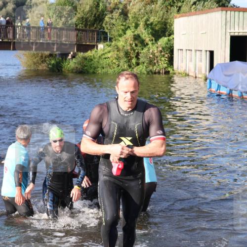 31.08.2025 - Elbe Triathlon Hamburg Luisa Fischer http://msf.ph/oto/8672089 31.08.2025 08:34:26 Schwimmen 175, 177, 193, 199, 239 meine-sportfotos.de