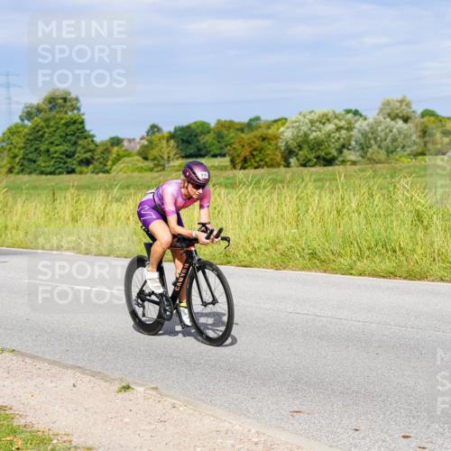 31.08.2025 - Elbe Triathlon Hamburg Michael Burmester http://msf.ph/oto/8672146 31.08.2025 10:04:28 Radfahren 597, 790, 880, 902, 918 meine-sportfotos.de