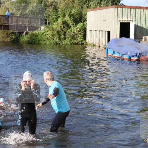 31.08.2025 - Elbe Triathlon Hamburg Luisa Fischer http://msf.ph/oto/8672164 31.08.2025 08:34:38 Schwimmen 179, 197, 212 meine-sportfotos.de