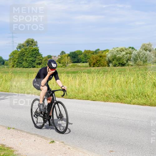 31.08.2025 - Elbe Triathlon Hamburg Michael Burmester http://msf.ph/oto/8672168 31.08.2025 10:04:30 Radfahren 597, 726, 880, 902, 918, 920 meine-sportfotos.de