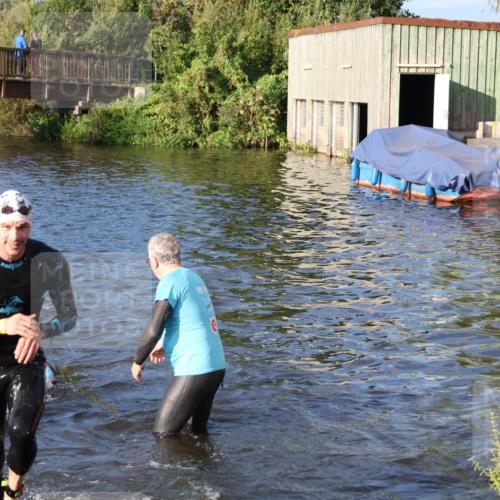 31.08.2025 - Elbe Triathlon Hamburg Luisa Fischer http://msf.ph/oto/8672176 31.08.2025 08:34:39 Schwimmen 179, 197, 212 meine-sportfotos.de