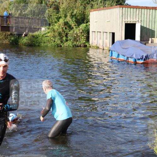 31.08.2025 - Elbe Triathlon Hamburg Luisa Fischer http://msf.ph/oto/8672177 31.08.2025 08:34:39 Schwimmen 179, 197, 212 meine-sportfotos.de