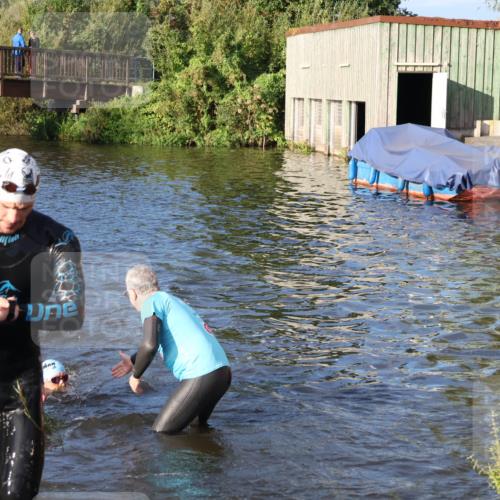 31.08.2025 - Elbe Triathlon Hamburg Luisa Fischer http://msf.ph/oto/8672179 31.08.2025 08:34:40 Schwimmen 179, 197, 212, 213 meine-sportfotos.de