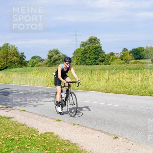 31.08.2025 - Elbe Triathlon Hamburg Michael Burmester http://msf.ph/oto/8672180 31.08.2025 10:04:33 Radfahren 400, 597, 726, 880, 902, 920, 931 meine-sportfotos.de