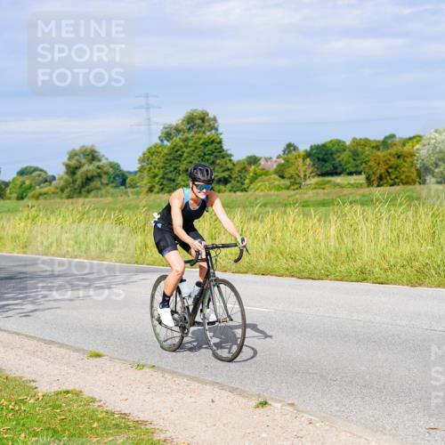 31.08.2025 - Elbe Triathlon Hamburg Michael Burmester http://msf.ph/oto/8672188 31.08.2025 10:04:33 Radfahren 400, 597, 726, 880, 902, 920, 931 meine-sportfotos.de