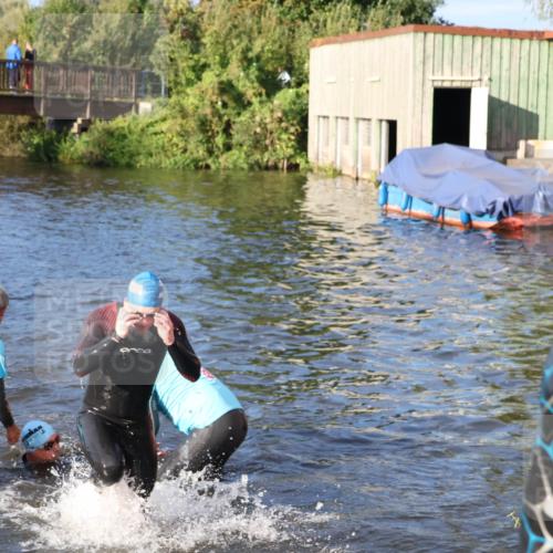 31.08.2025 - Elbe Triathlon Hamburg Luisa Fischer http://msf.ph/oto/8672190 31.08.2025 08:34:41 Schwimmen 179, 197, 212, 213 meine-sportfotos.de