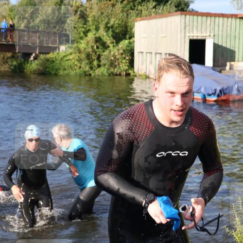 31.08.2025 - Elbe Triathlon Hamburg Luisa Fischer http://msf.ph/oto/8672207 31.08.2025 08:34:43 Schwimmen 179, 197, 212, 213 meine-sportfotos.de