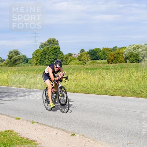 31.08.2025 - Elbe Triathlon Hamburg Michael Burmester http://msf.ph/oto/8672212 31.08.2025 10:04:34 Radfahren 400, 597, 726, 880, 902, 920, 931 meine-sportfotos.de