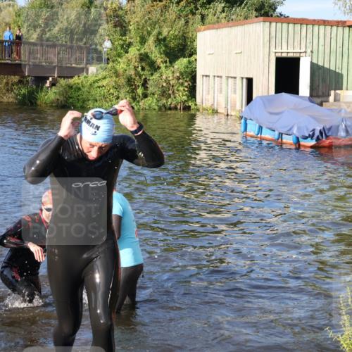 31.08.2025 - Elbe Triathlon Hamburg Luisa Fischer http://msf.ph/oto/8672224 31.08.2025 08:34:45 Schwimmen 176, 179, 197, 213 meine-sportfotos.de