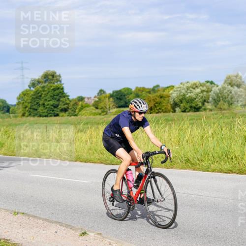 31.08.2025 - Elbe Triathlon Hamburg Michael Burmester http://msf.ph/oto/8672231 31.08.2025 10:04:36 Radfahren 400, 597, 726, 880, 920, 931 meine-sportfotos.de