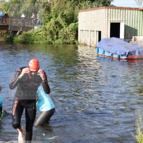 31.08.2025 - Elbe Triathlon Hamburg Luisa Fischer http://msf.ph/oto/8672248 31.08.2025 08:34:48 Schwimmen 176, 197, 213 meine-sportfotos.de