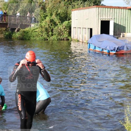 31.08.2025 - Elbe Triathlon Hamburg Luisa Fischer http://msf.ph/oto/8672252 31.08.2025 08:34:48 Schwimmen 176, 197, 213 meine-sportfotos.de