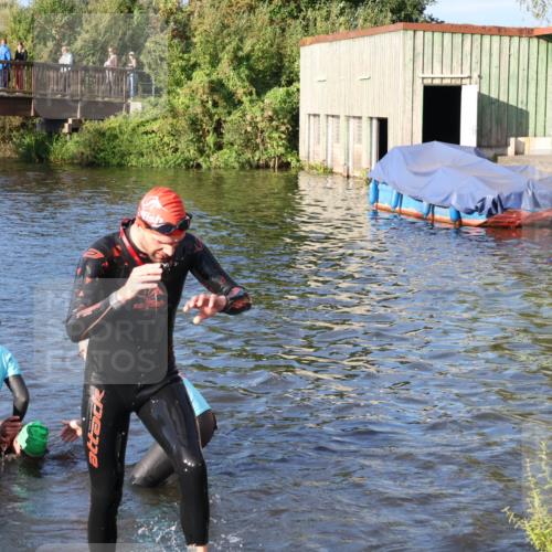 31.08.2025 - Elbe Triathlon Hamburg Luisa Fischer http://msf.ph/oto/8672254 31.08.2025 08:34:49 Schwimmen 176, 197, 213 meine-sportfotos.de