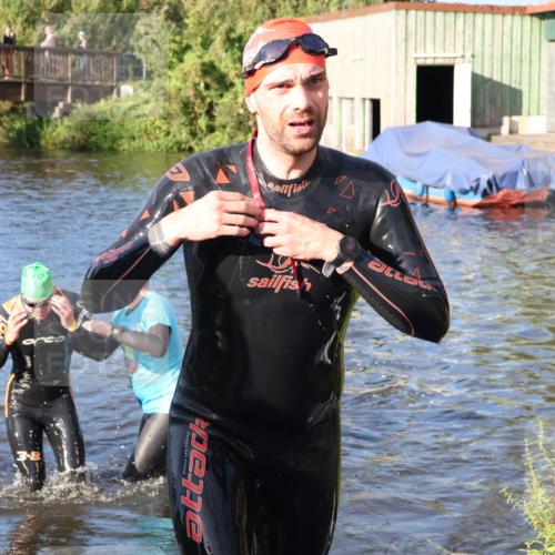 31.08.2025 - Elbe Triathlon Hamburg Luisa Fischer http://msf.ph/oto/8672270 31.08.2025 08:34:51 Schwimmen 176, 213 meine-sportfotos.de
