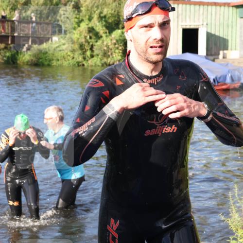 31.08.2025 - Elbe Triathlon Hamburg Luisa Fischer http://msf.ph/oto/8672274 31.08.2025 08:34:51 Schwimmen 176, 213 meine-sportfotos.de